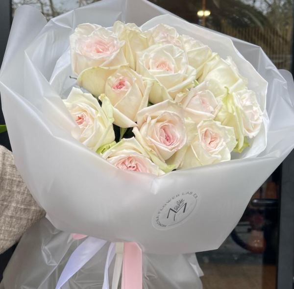white roses banner